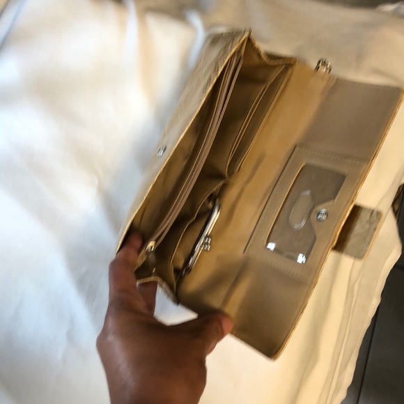 Guess Wallet/Clutch - Picture 4 of 4